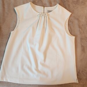 Tahari Cream Sleeveless Blouse with Bib Collar